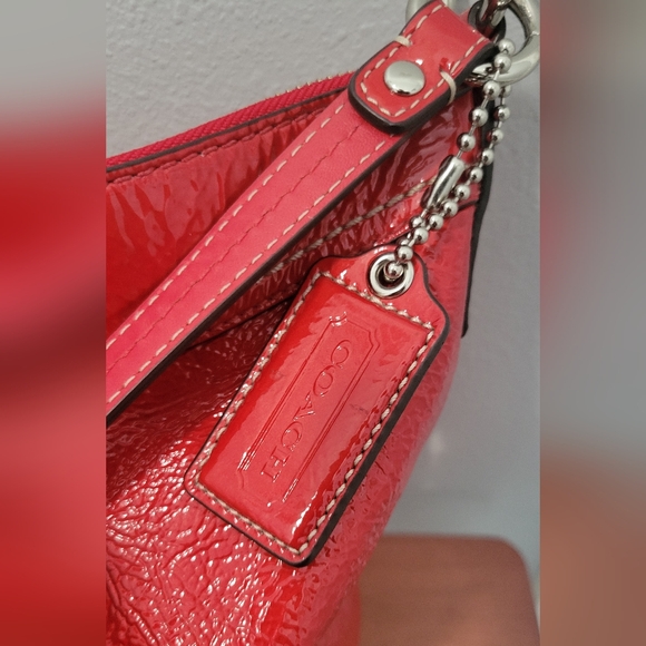 Coach Pleated Hobo/Crossbody (Patent) - Picture 4 of 12